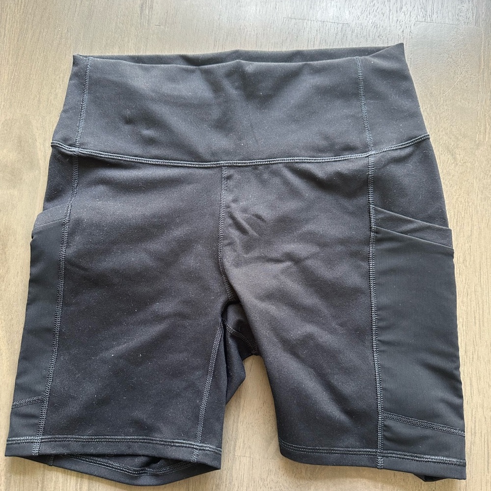 Fabletics Shorts with pockets